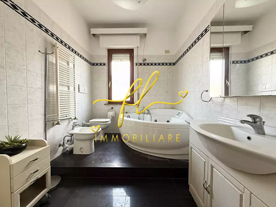 Immagine 25 di Appartamento in vendita  a Rosignano Marittimo