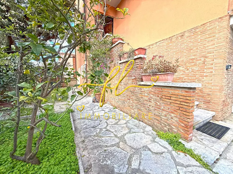 Immagine 2 di Appartamento in vendita  a Rosignano Marittimo