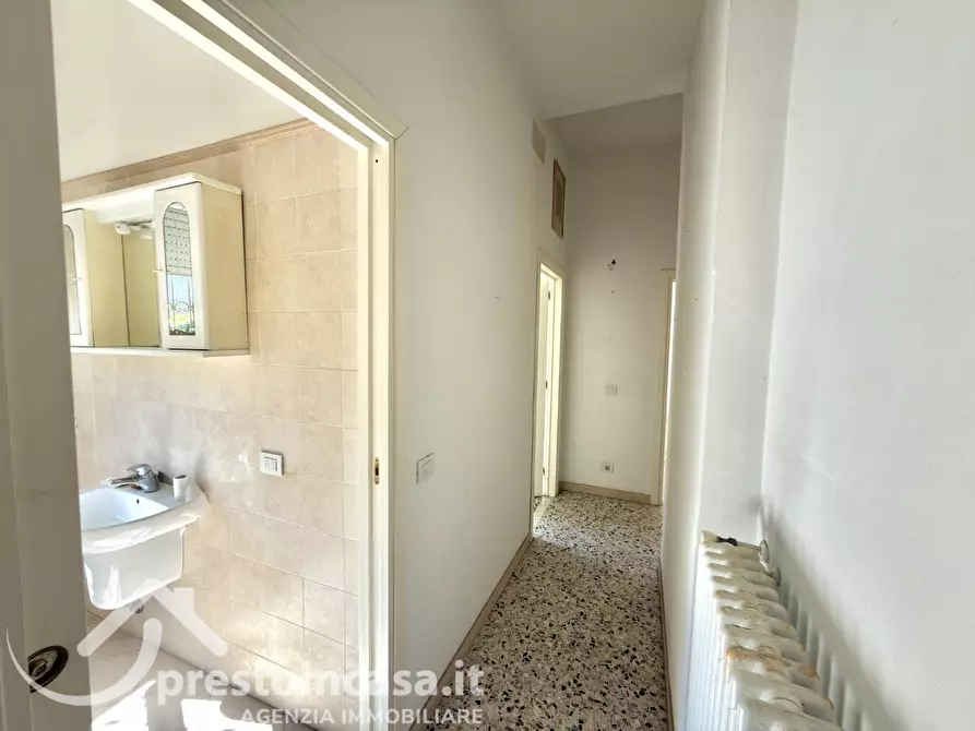 Immagine 12 di Appartamento in vendita  a Viareggio