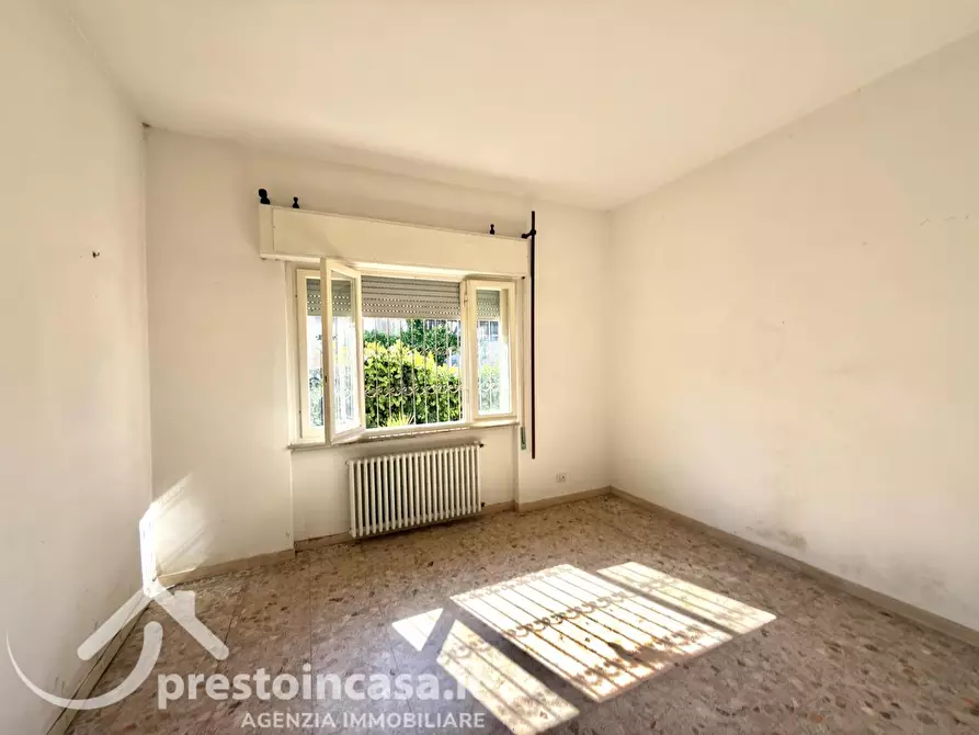 Immagine 13 di Appartamento in vendita  a Viareggio