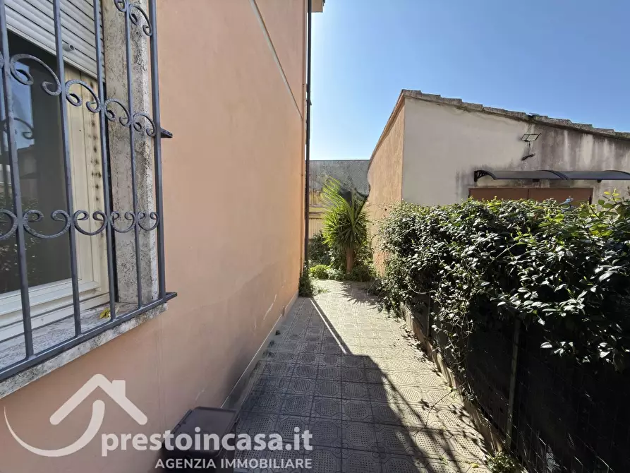 Immagine 10 di Appartamento in vendita  a Viareggio