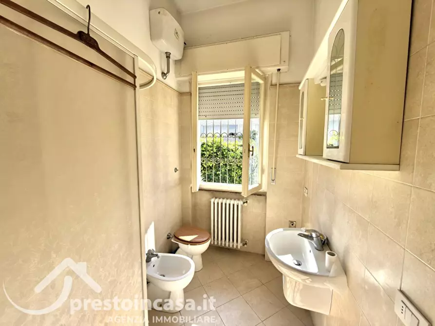 Immagine 20 di Appartamento in vendita  a Viareggio