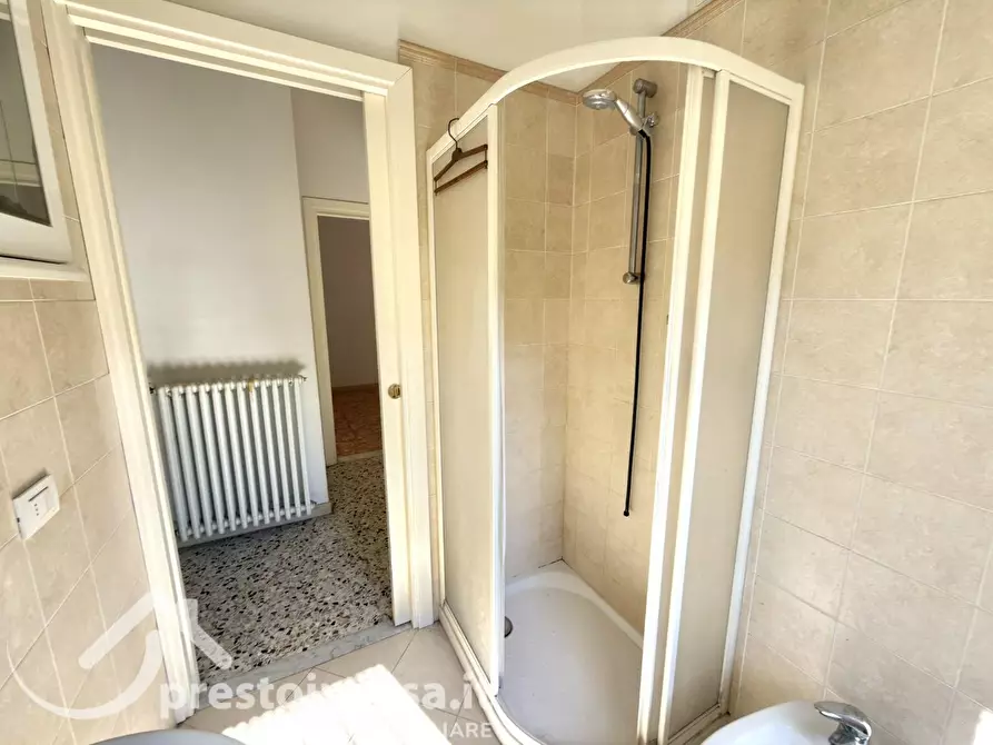 Immagine 21 di Appartamento in vendita  a Viareggio