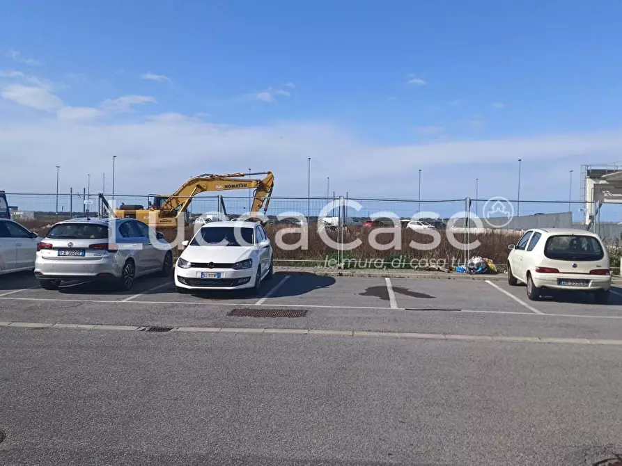 Immagine 1 di Attività artigianale in affitto  a Pisa