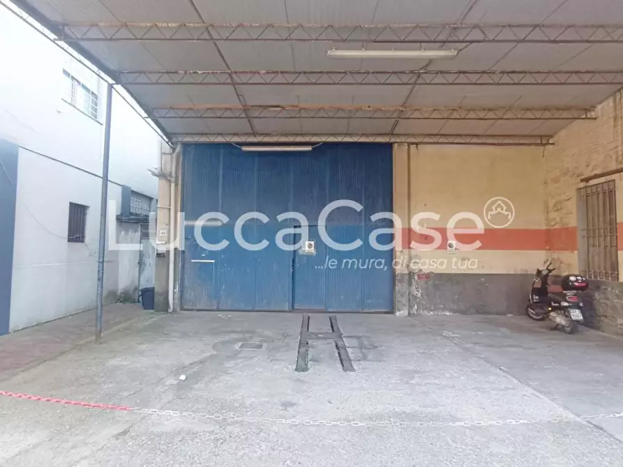 Immagine 6 di Attività artigianale in affitto  a Capannori