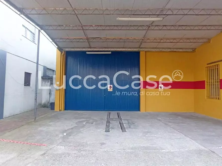 Immagine 5 di Attività artigianale in affitto  a Capannori