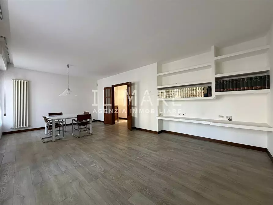 Immagine 7 di Appartamento in vendita  a Massa