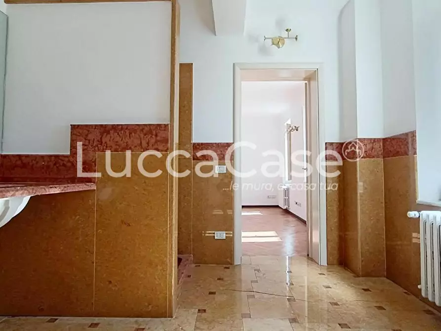 Immagine 24 di Ufficio in affitto  a Lucca