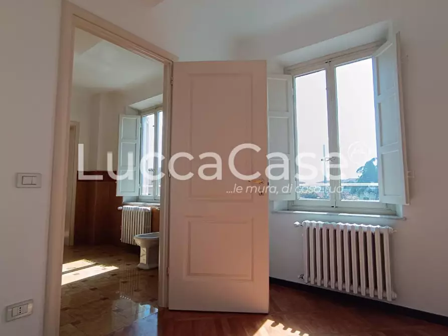 Immagine 32 di Ufficio in affitto  a Lucca