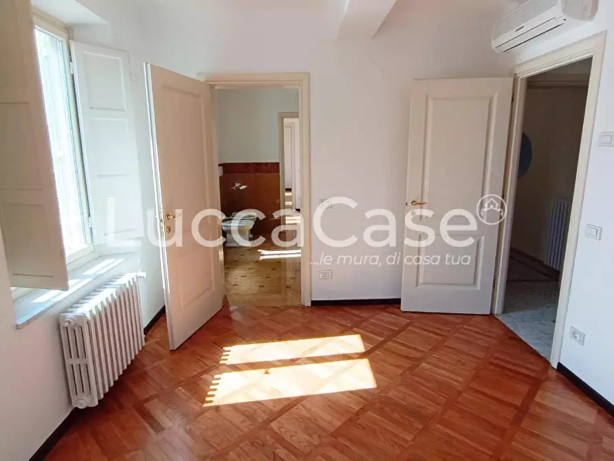 Immagine 25 di Ufficio in affitto  a Lucca