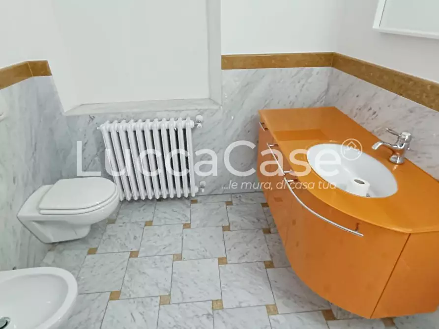 Immagine 28 di Ufficio in affitto  a Lucca