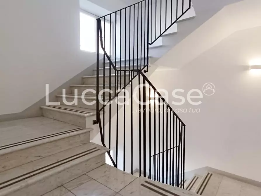 Immagine 7 di Ufficio in affitto  a Lucca