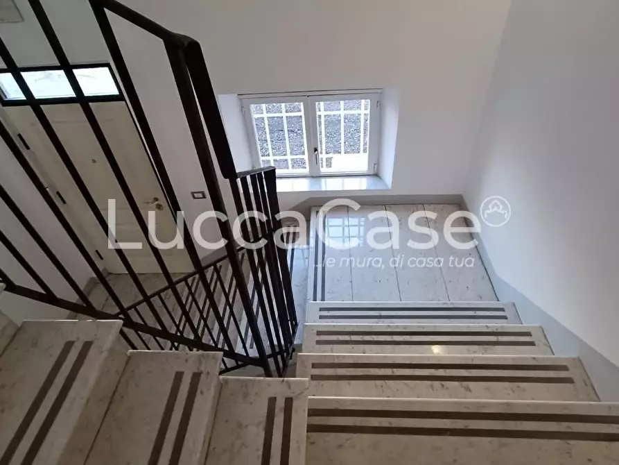 Immagine 36 di Ufficio in affitto  a Lucca