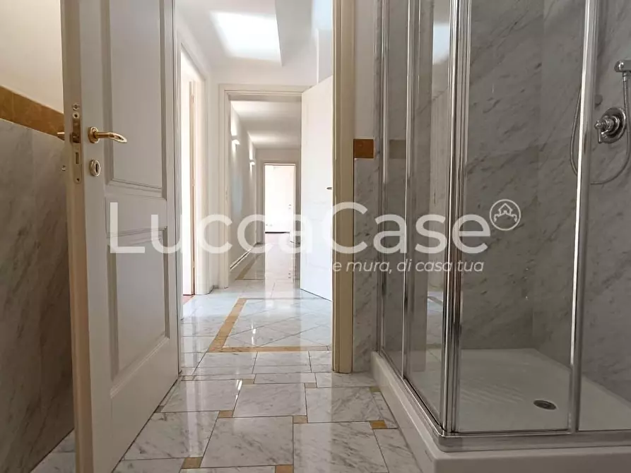 Immagine 20 di Ufficio in affitto  a Lucca