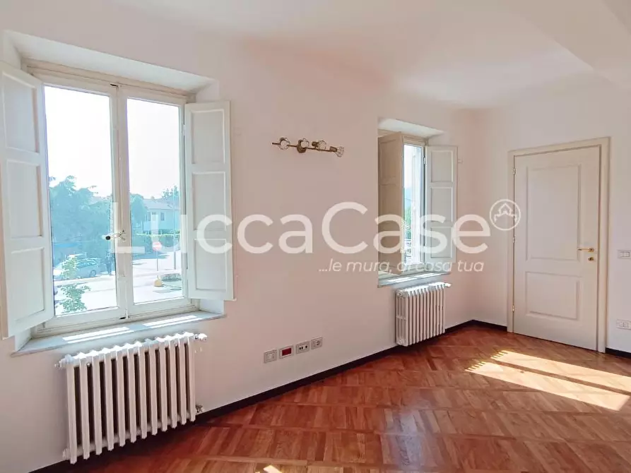 Immagine 27 di Ufficio in affitto  a Lucca