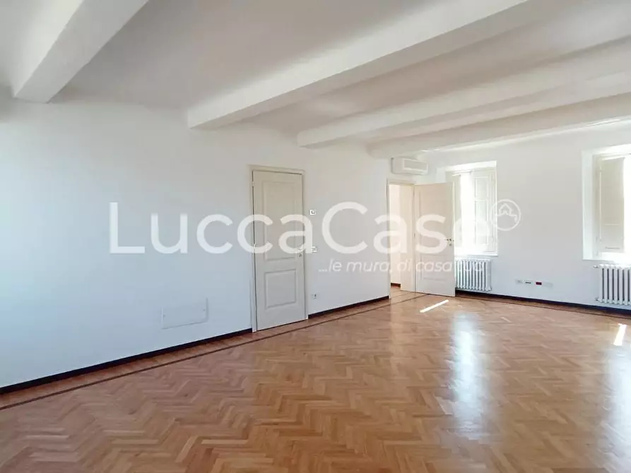 Immagine 9 di Ufficio in affitto  a Lucca