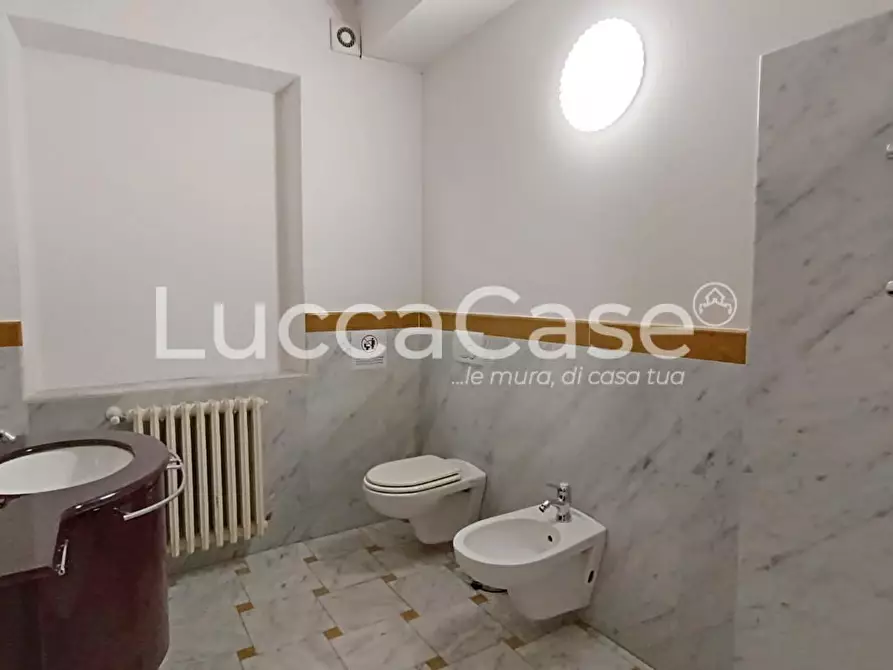 Immagine 34 di Ufficio in affitto  a Lucca