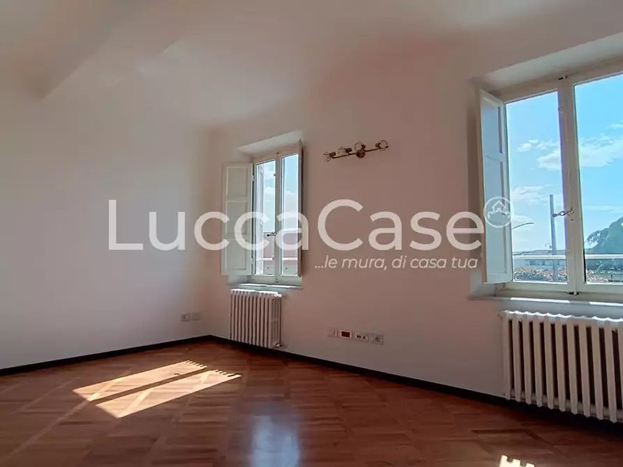 Immagine 33 di Ufficio in affitto  a Lucca