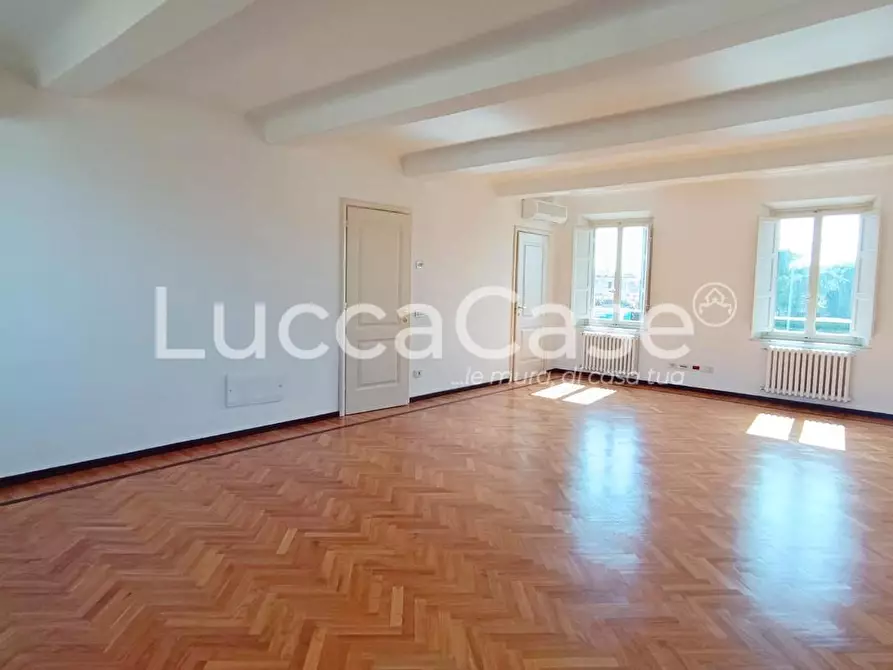 Immagine 13 di Ufficio in affitto  a Lucca