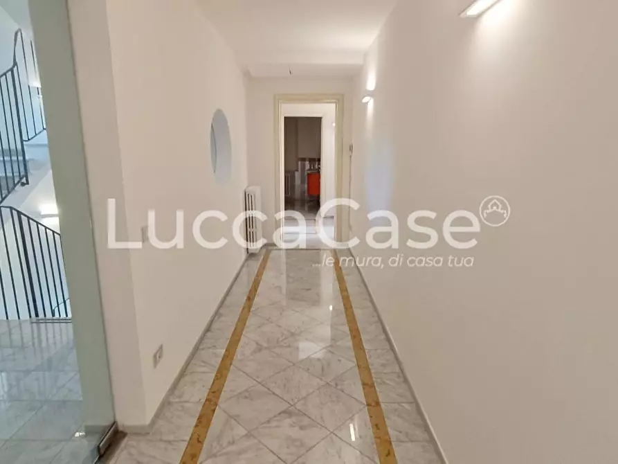 Immagine 19 di Ufficio in affitto  a Lucca