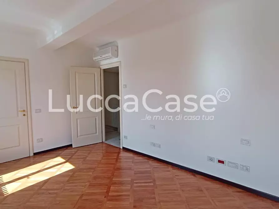 Immagine 26 di Ufficio in affitto  a Lucca