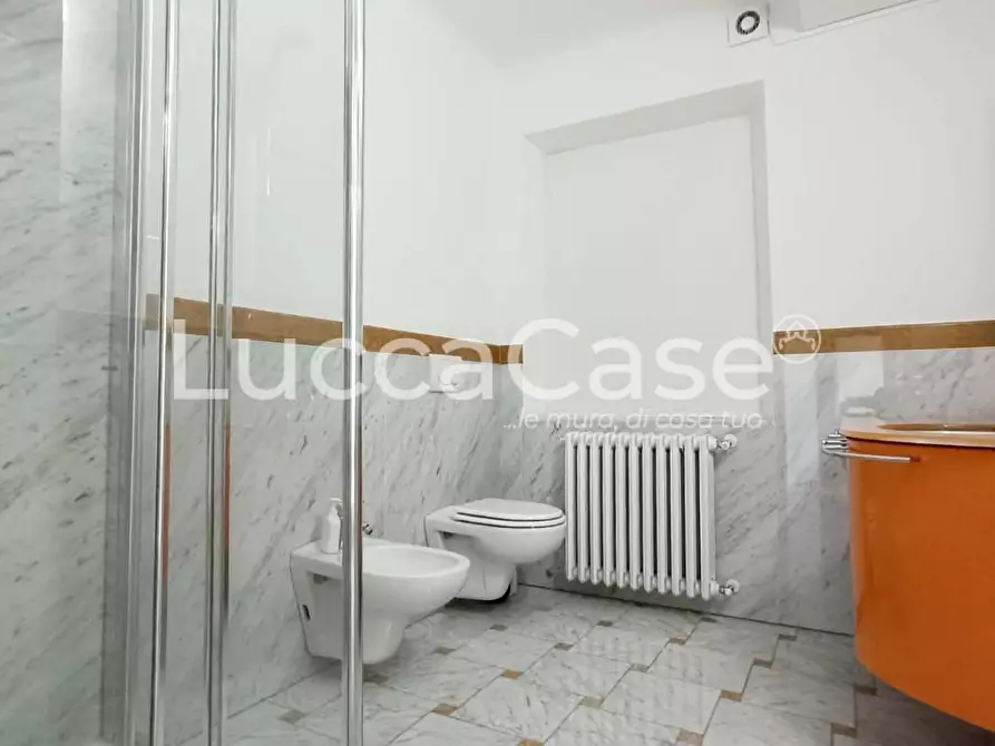 Immagine 22 di Ufficio in affitto  a Lucca