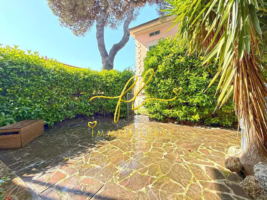 Immagine 24 di Appartamento in vendita  a Rosignano Marittimo