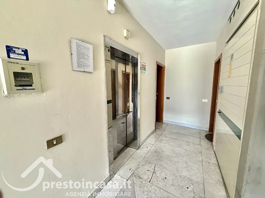 Immagine 4 di Appartamento in vendita  a Viareggio