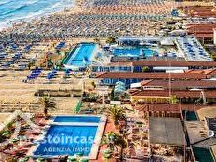 Immagine 16 di Appartamento in vendita  a Viareggio