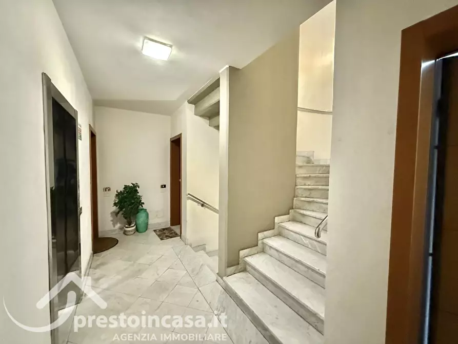 Immagine 2 di Appartamento in vendita  a Viareggio