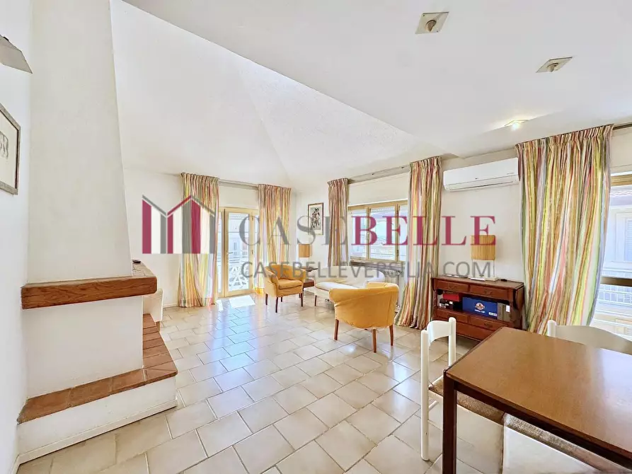 Immagine 1 di Appartamento in affitto  a Camaiore