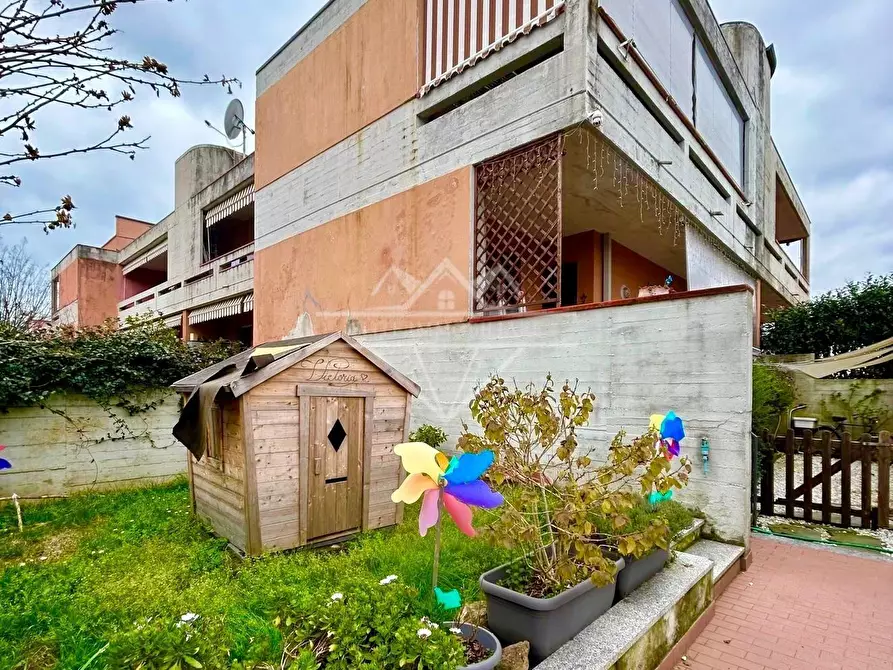 Immagine 1 di Appartamento in vendita  a Carrara