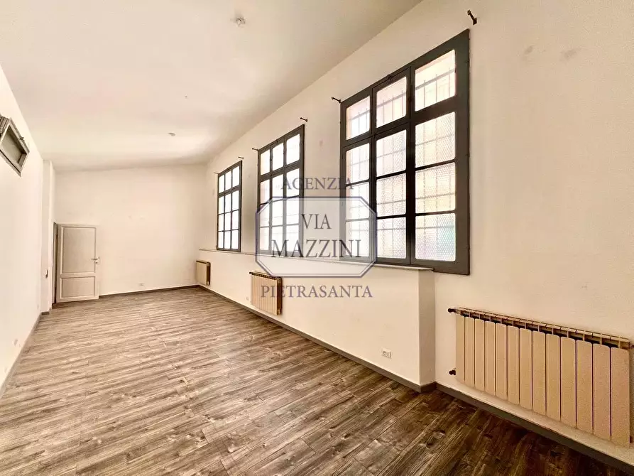 Immagine 6 di Loft/Open space in vendita  a Pietrasanta