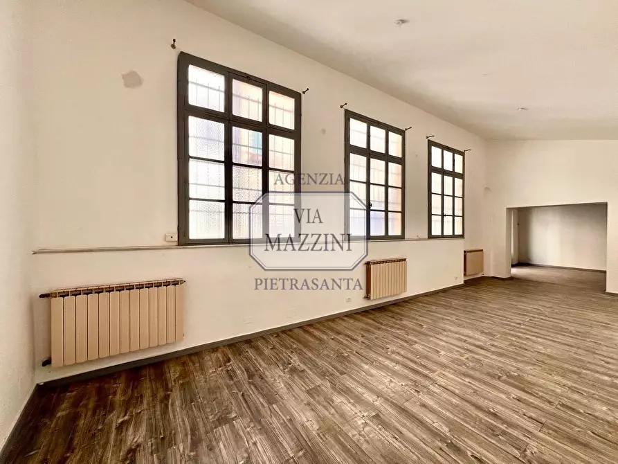 Immagine 2 di Loft/Open space in vendita  a Pietrasanta