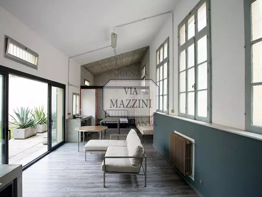Immagine 5 di Loft/Open space in vendita  a Pietrasanta