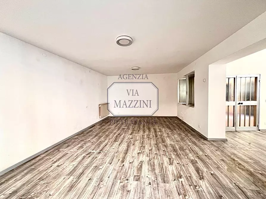 Immagine 12 di Loft/Open space in vendita  a Pietrasanta