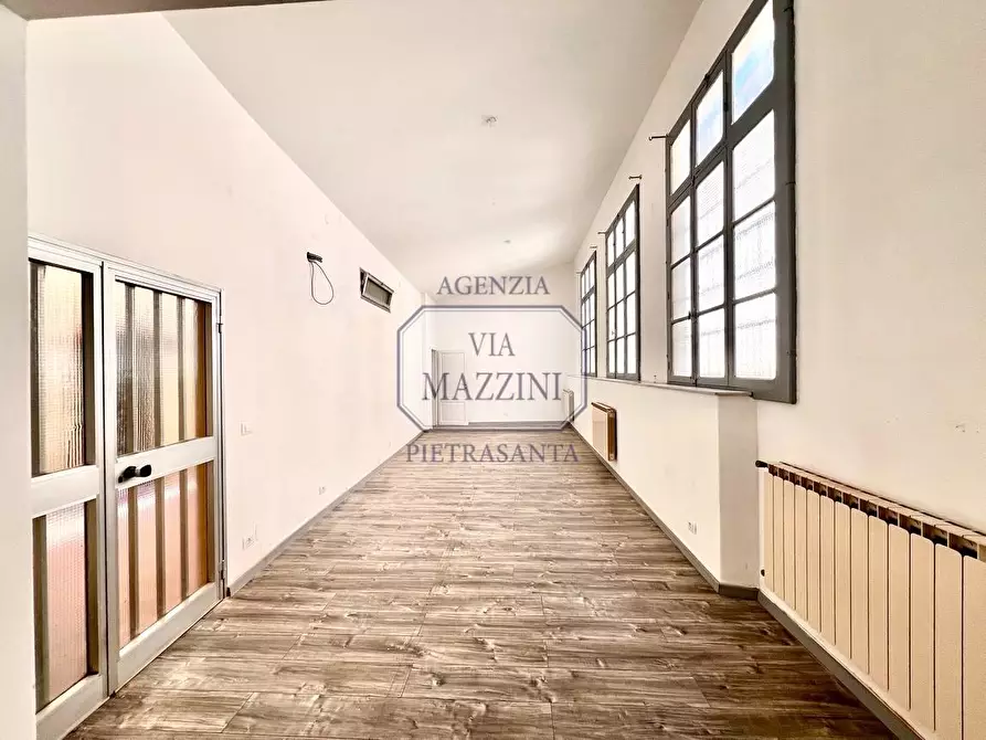Immagine 4 di Loft/Open space in vendita  a Pietrasanta