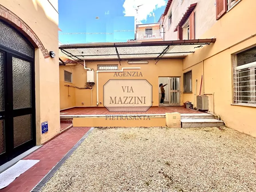 Immagine 16 di Loft/Open space in vendita  a Pietrasanta