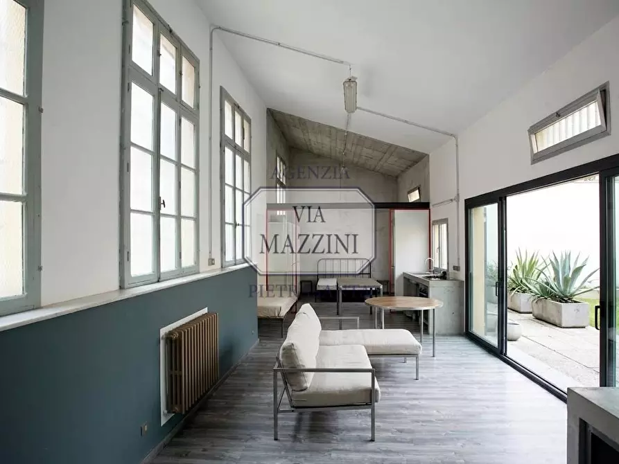 Immagine 1 di Loft/Open space in vendita  a Pietrasanta