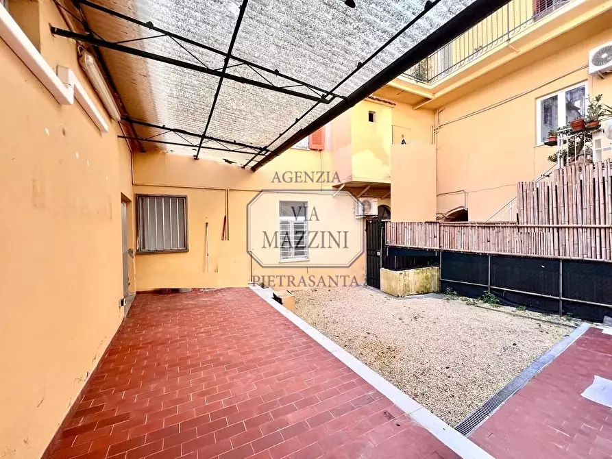 Immagine 14 di Loft/Open space in vendita  a Pietrasanta