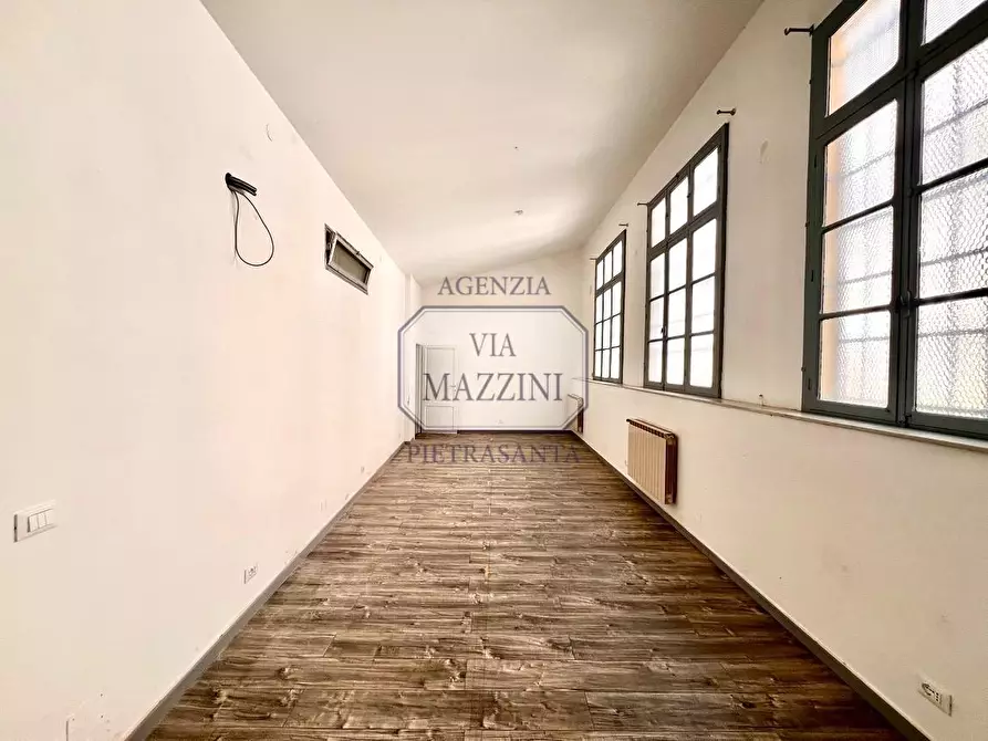 Immagine 8 di Loft/Open space in vendita  a Pietrasanta