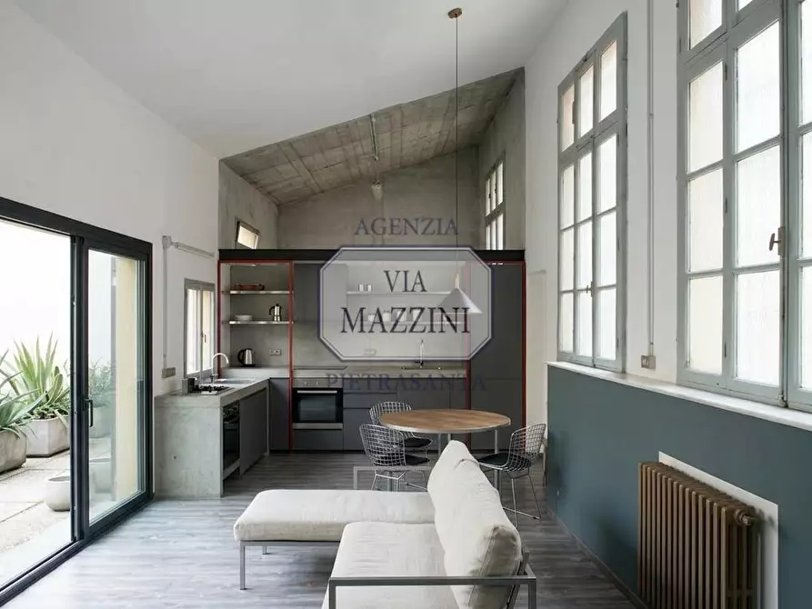 Immagine 10 di Loft/Open space in vendita  a Pietrasanta