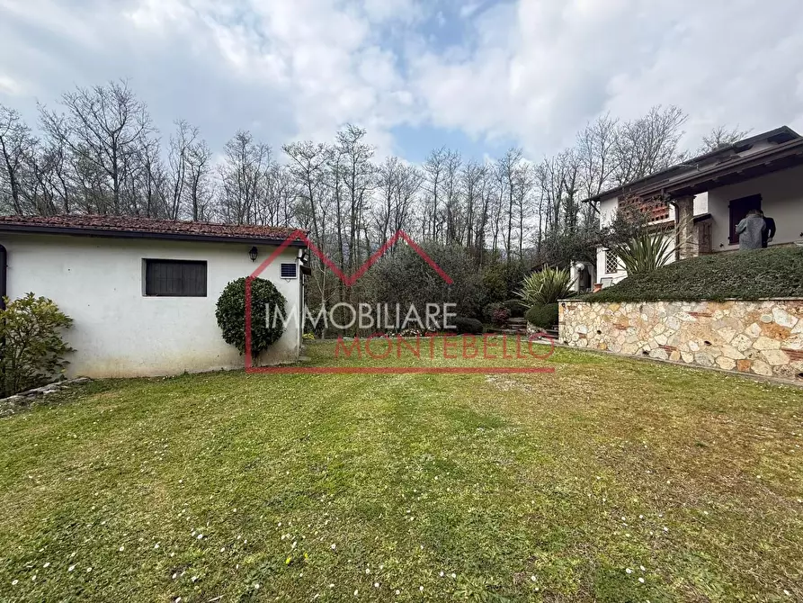 Immagine 15 di Rustico / casale in vendita  a Camaiore