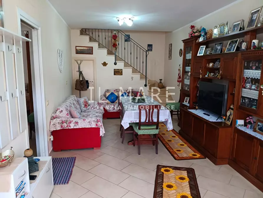 Immagine 2 di Appartamento in vendita  a Massa