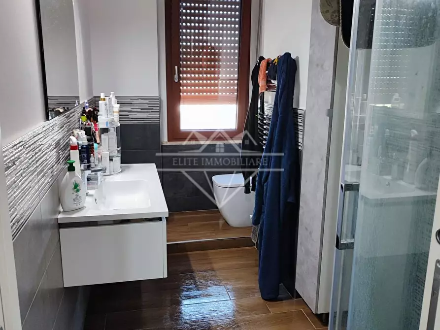 Immagine 11 di Appartamento in vendita  a Castelnuovo Magra