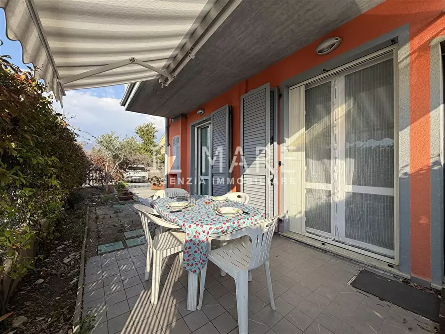 Immagine 1 di Appartamento in vendita  a Massa