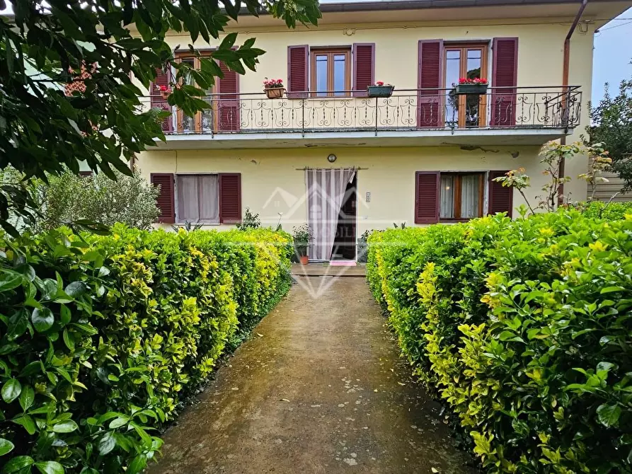 Immagine 7 di Casa bifamiliare in vendita  a Massa