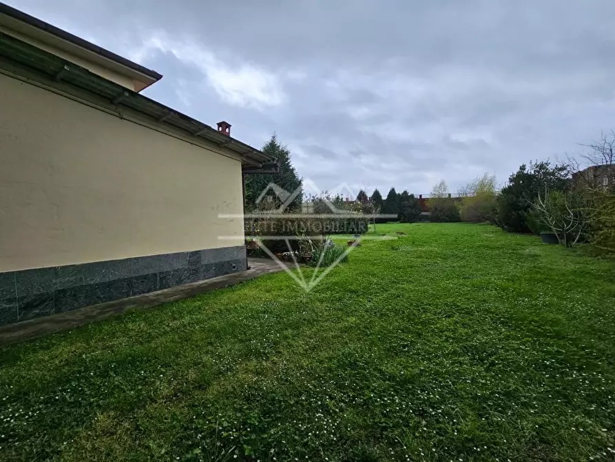 Immagine 4 di Casa bifamiliare in vendita  a Massa