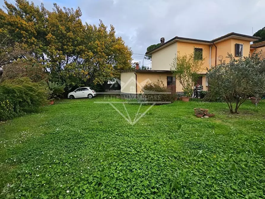 Immagine 6 di Casa bifamiliare in vendita  a Massa