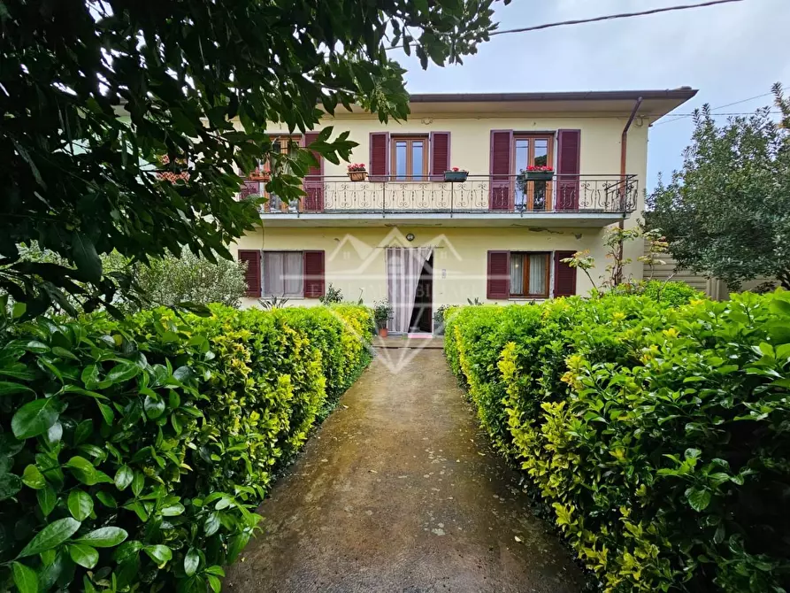 Immagine 8 di Casa bifamiliare in vendita  a Massa